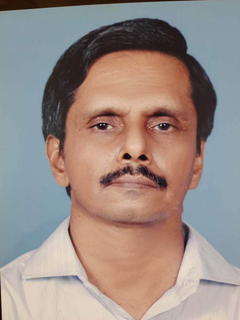 DR SAVEESH KUMAR